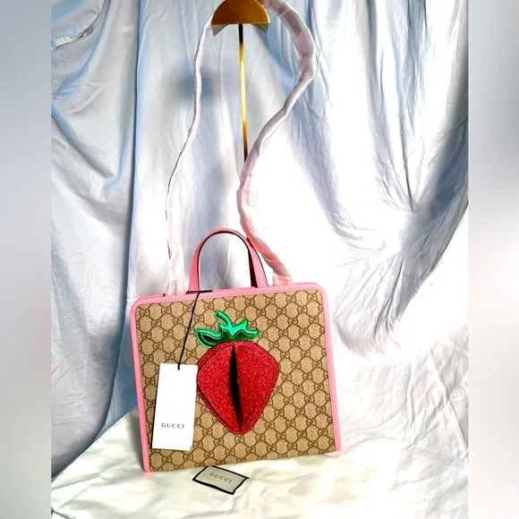 NWT GUCCI GG Supreme Strawberry Tote with Shoulder Strap - Picture 2 of 10